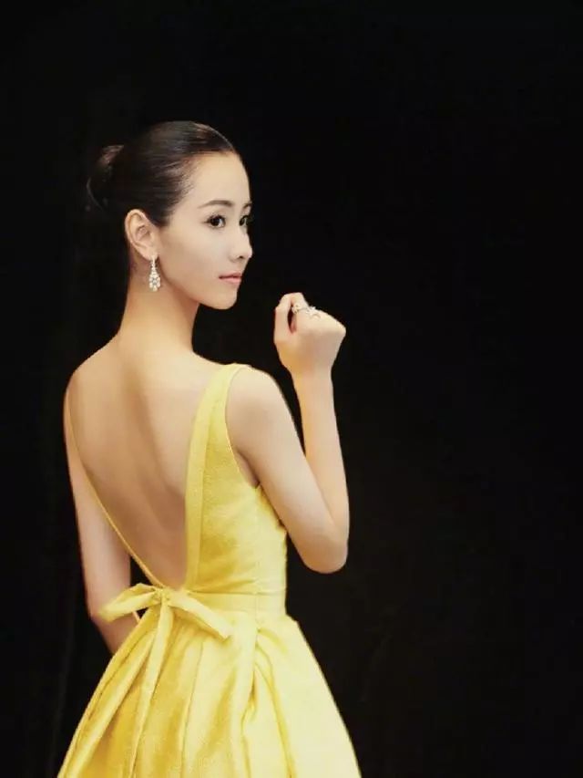 孫怡撞上同齡的陳都靈，同穿明黃色禮服，時尚辣媽就是不一樣 時尚 第8張