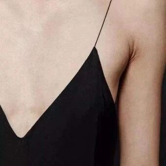 啊平胸女孩的烦恼，哈哈哈医生都忍不住笑了