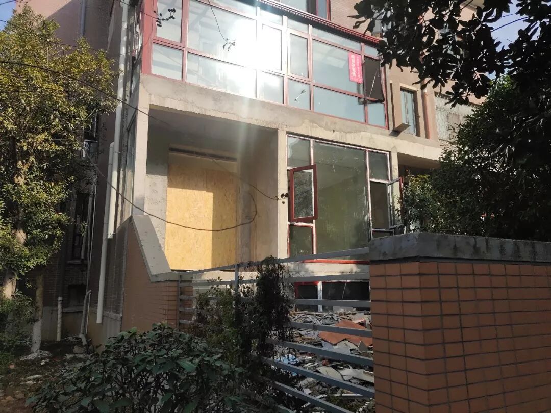 平改坡后顶楼屋顶漏水怎么办_平改坡_平改坡屋顶图片