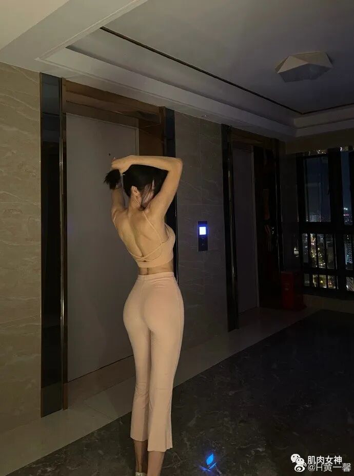 【美女】168身材巅峰？能把睡裙穿得如此性感的，也就她了...（组图） - 4