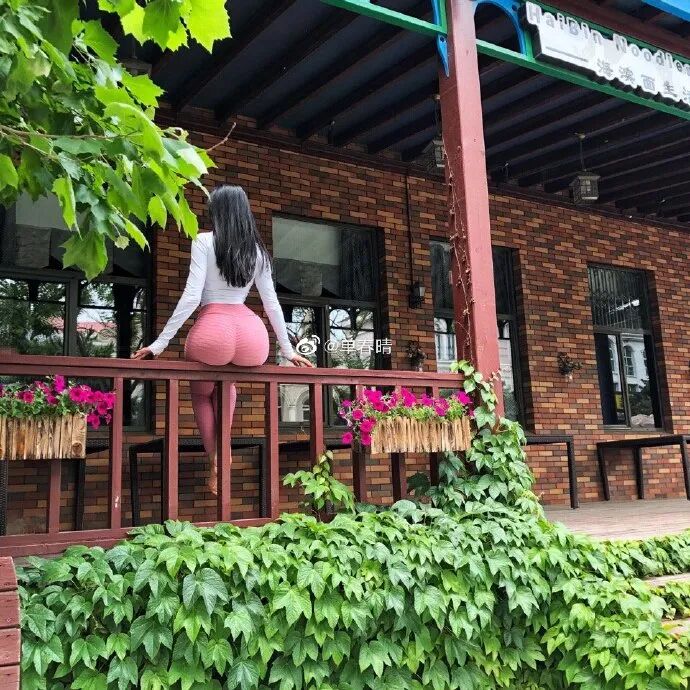 【美女】80后北京姑娘，一张自拍照惹全网直男疯狂舔屏，网友：心动的感觉！（组图） - 35