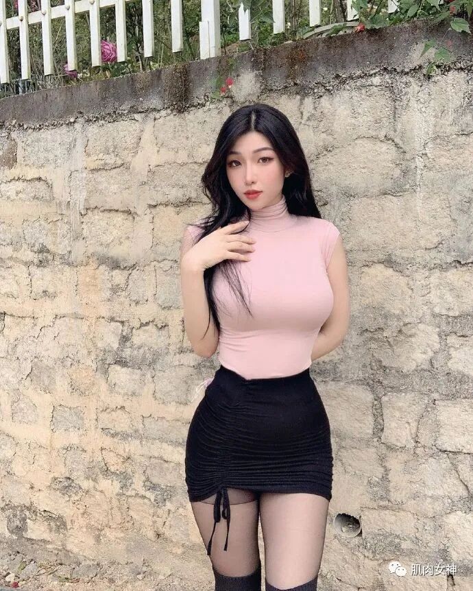 【美女】秒变性感尤物！“春风十里，不如穿包臀裙的你！”（组图） - 25