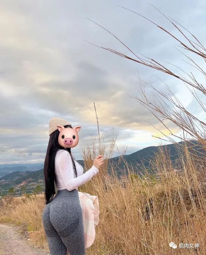 【美女】秒变性感尤物！“春风十里，不如穿包臀裙的你！”（组图） - 17