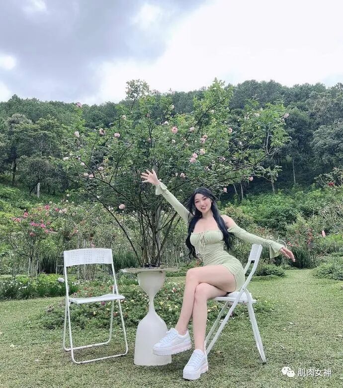 【美女】秒变性感尤物！“春风十里，不如穿包臀裙的你！”（组图） - 37