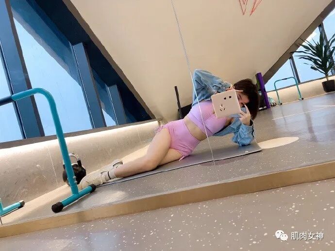 【美女】实力圈粉！肉感、力量感并存的00后主播，谁不着迷？（组图） - 18