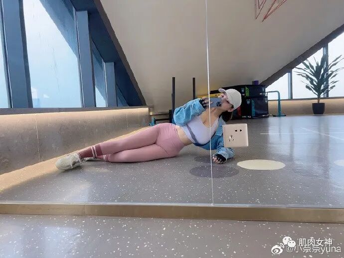【美女】实力圈粉！肉感、力量感并存的00后主播，谁不着迷？（组图） - 7