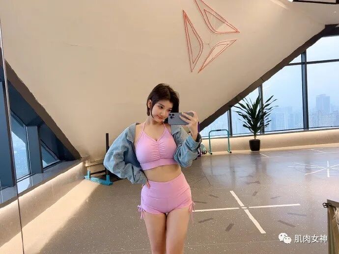 【美女】实力圈粉！肉感、力量感并存的00后主播，谁不着迷？（组图） - 19