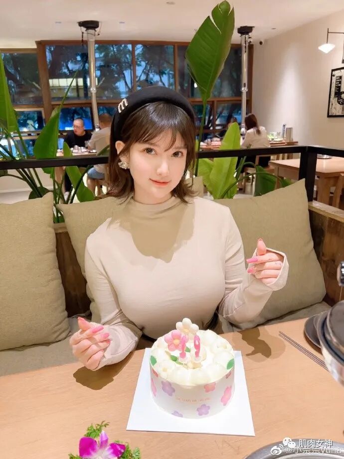 【美女】实力圈粉！肉感、力量感并存的00后主播，谁不着迷？（组图） - 31