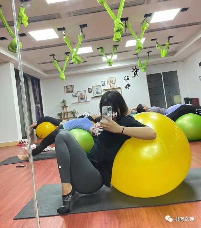 【美女】柳岩瑜伽分岩私照被爆，男粉们都不淡定了（组图） - 34