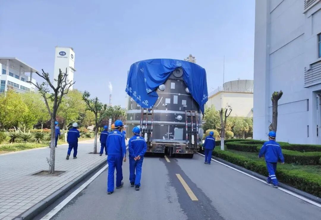 山东杭氧空分主冷箱封顶