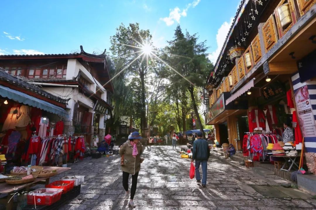 清幽古樸！在人最少最寧靜的時候來到束河，感受「高峰之下的村寨」！ 旅行 第5張