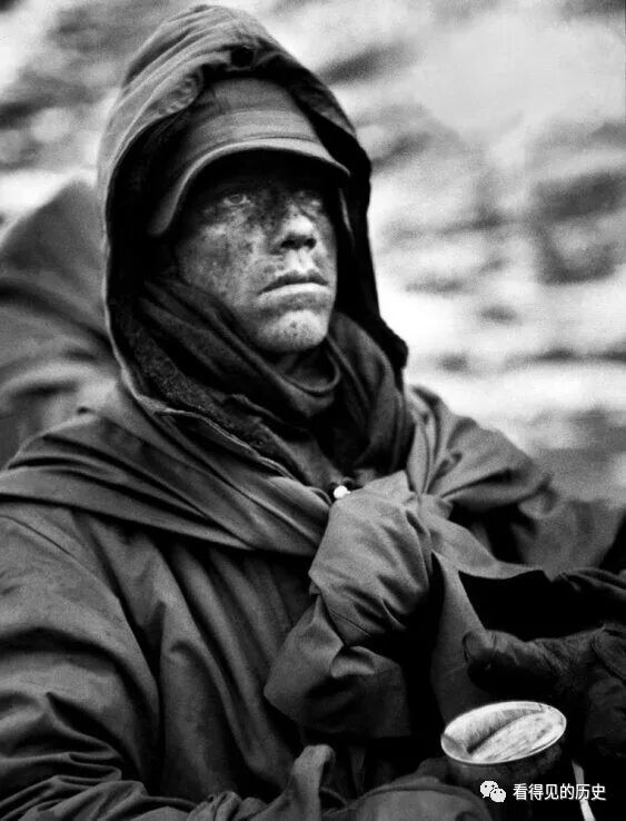 老照片朝鲜战争中饱受悲痛折磨的美国大兵