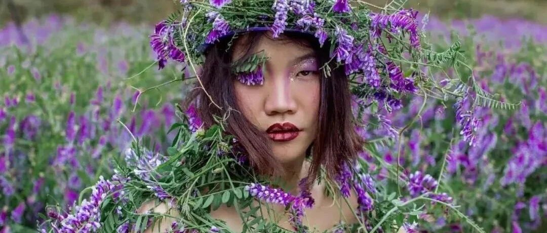 23岁“村姑”乡野走秀，剪床单做礼服...有人说她丑，我却要夸美若天仙！