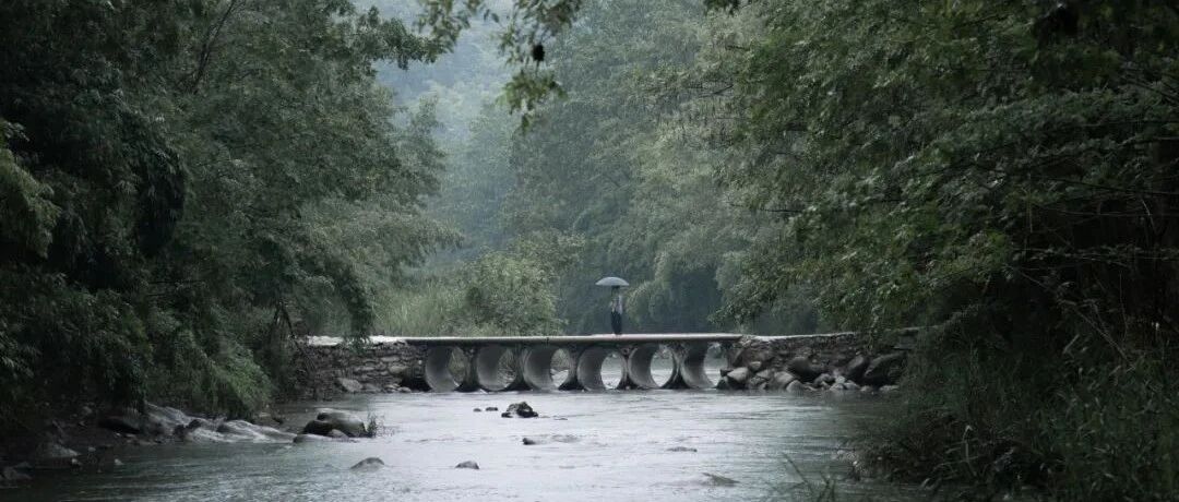 如果不能拥有一座山，那就住进山里去，一天也好