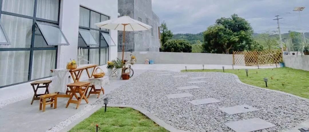 广西姑娘回乡修极简别墅，引全镇跟风！300㎡房子只做3间卧室：财务自由后，审美不能丢