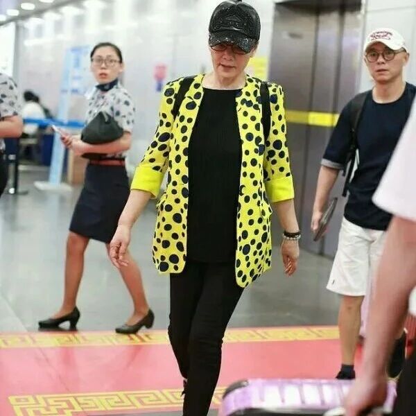 潘虹的打扮  值得我们学习