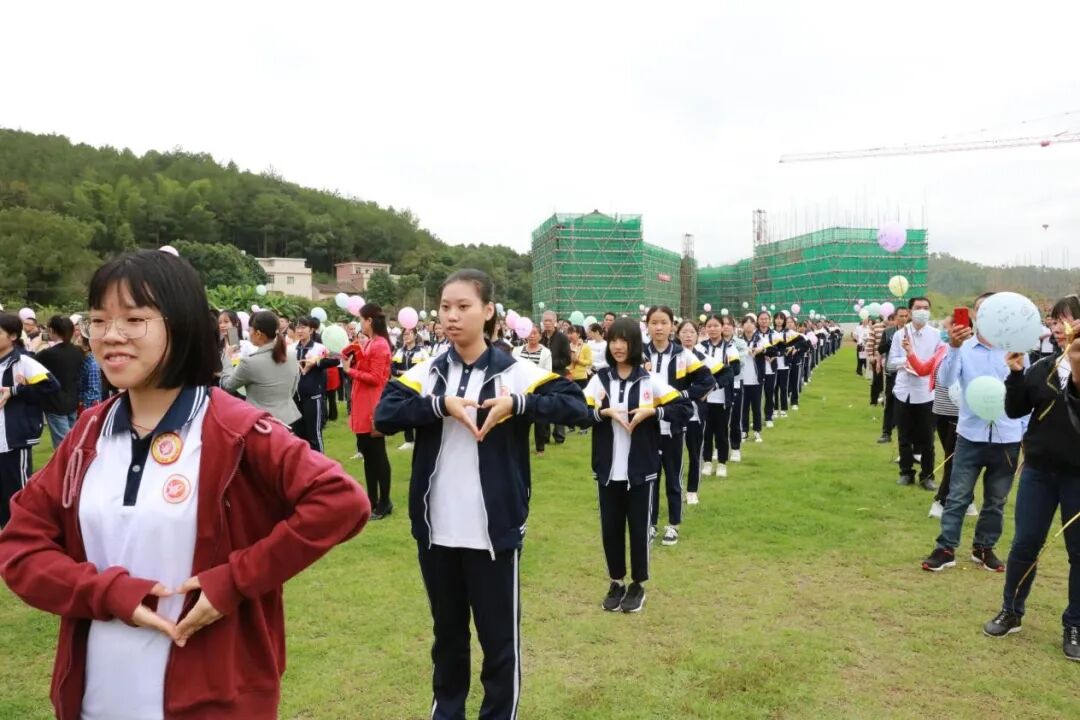 十八而至明志笃行平远中学高三级举行十八岁成人礼