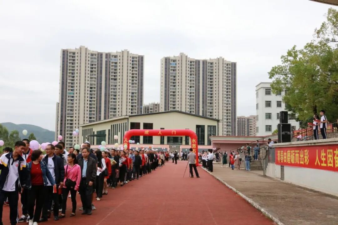 10月7日上午,共青团平远县委员会联合我校在平远中学运动场举办了以"