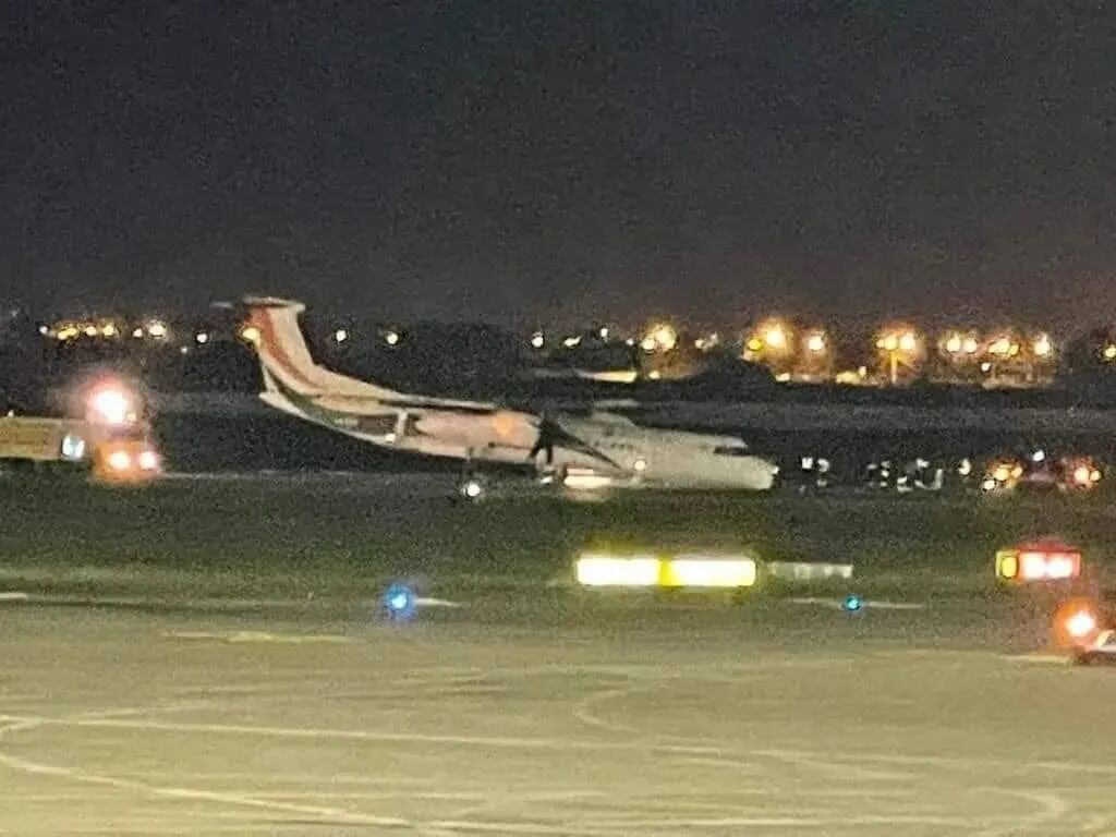 一架客機起落架故障嘗試四次降落 最后機鼻著地趴在跑道的圖5