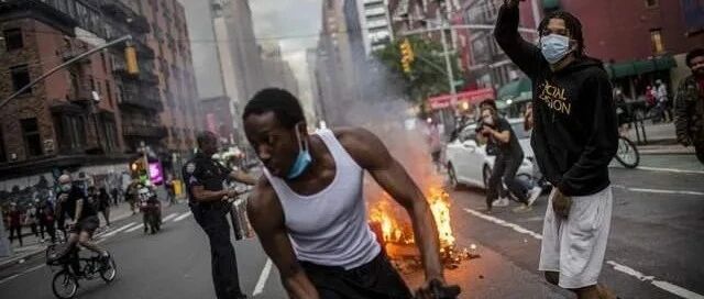 为何说美国成也移民，败也移民呢？