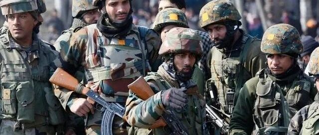 英国征服印度用了多少军队呢？