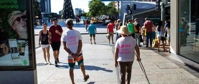 最自嗨的西方国家，自以为是世界大国，实际上却是个弱小国家