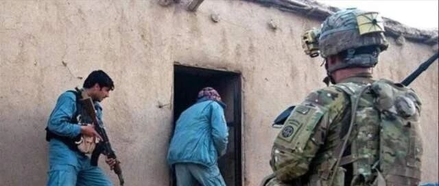 看了阿富汗机场惨死的百姓，我才终于知道什么是“人命不如狗”