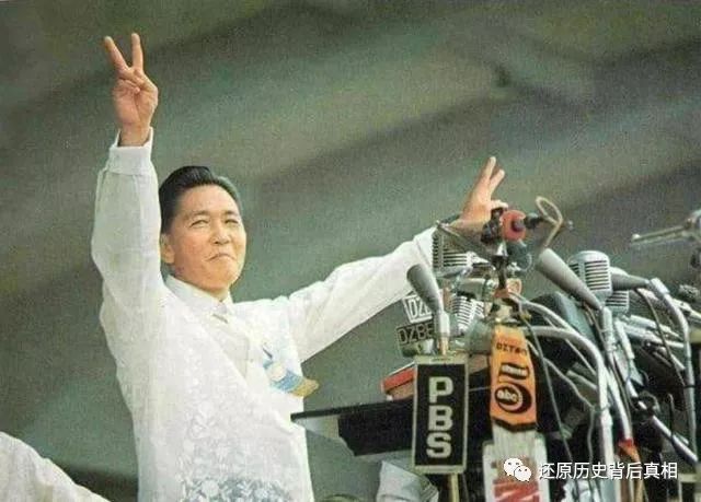 總統在位21年，貪污幾百億美元流亡海外，坦白：自己是中國人後裔 歷史 第4張