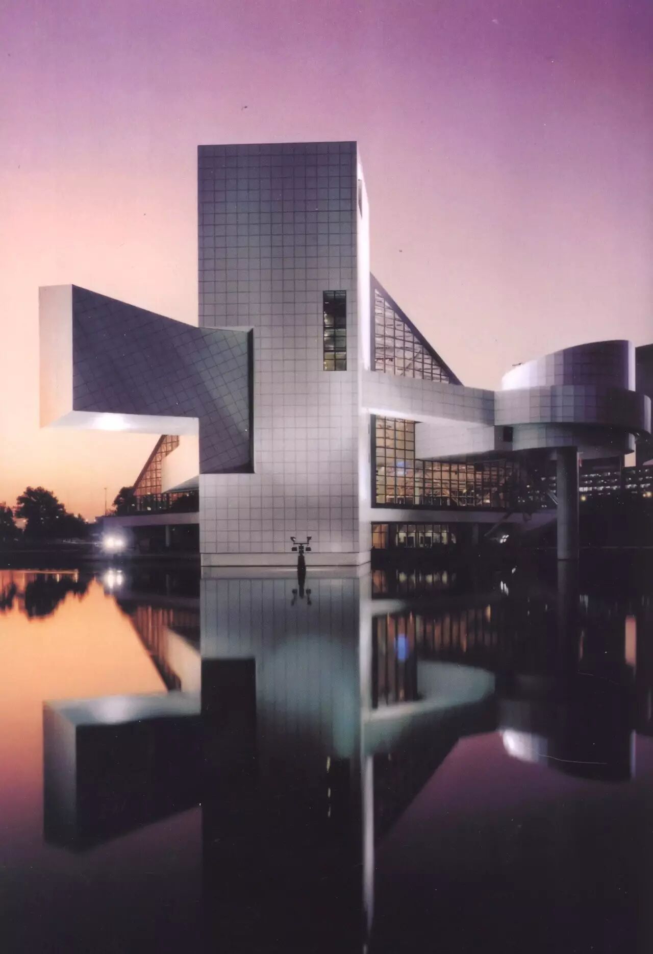 美国——贝聿铭【最】早使用计算机辅助设计的建筑在为莫顿·梅尔森