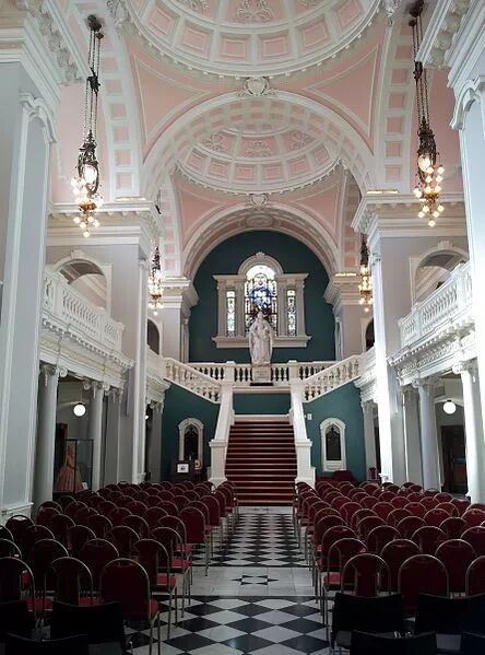 业界资讯 圣伯纳德·德克莱沃教堂是一座中世纪的西班牙修道院,坐落在