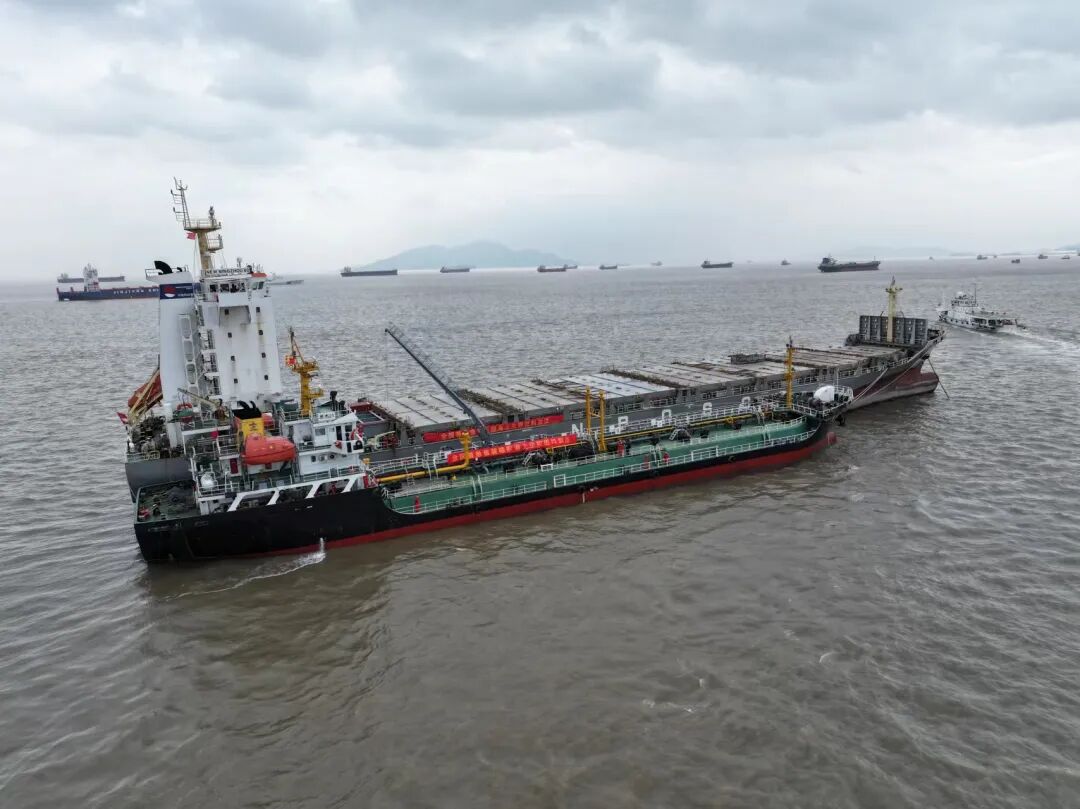 船对船"方式,开始为宁波远洋集装箱船"新明州60"轮加注保税生物燃料油