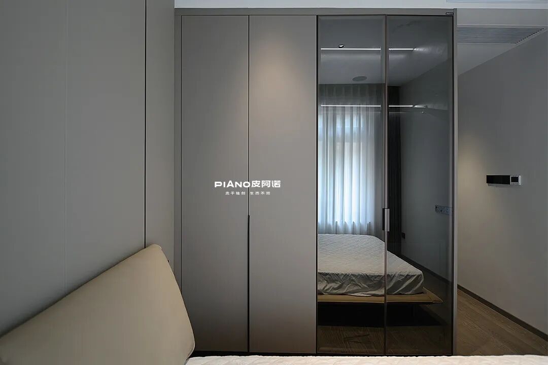 05/皮阿诺家居·三层卡曼系列的门墙 书台 衣帽间组合,简约纯粹,随性