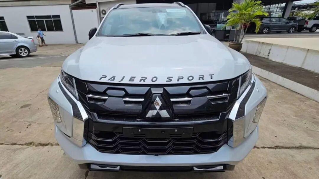 实拍改款三菱帕杰罗运动版,二次改款,外观微调,动力改进-爱卡汽车爱咖