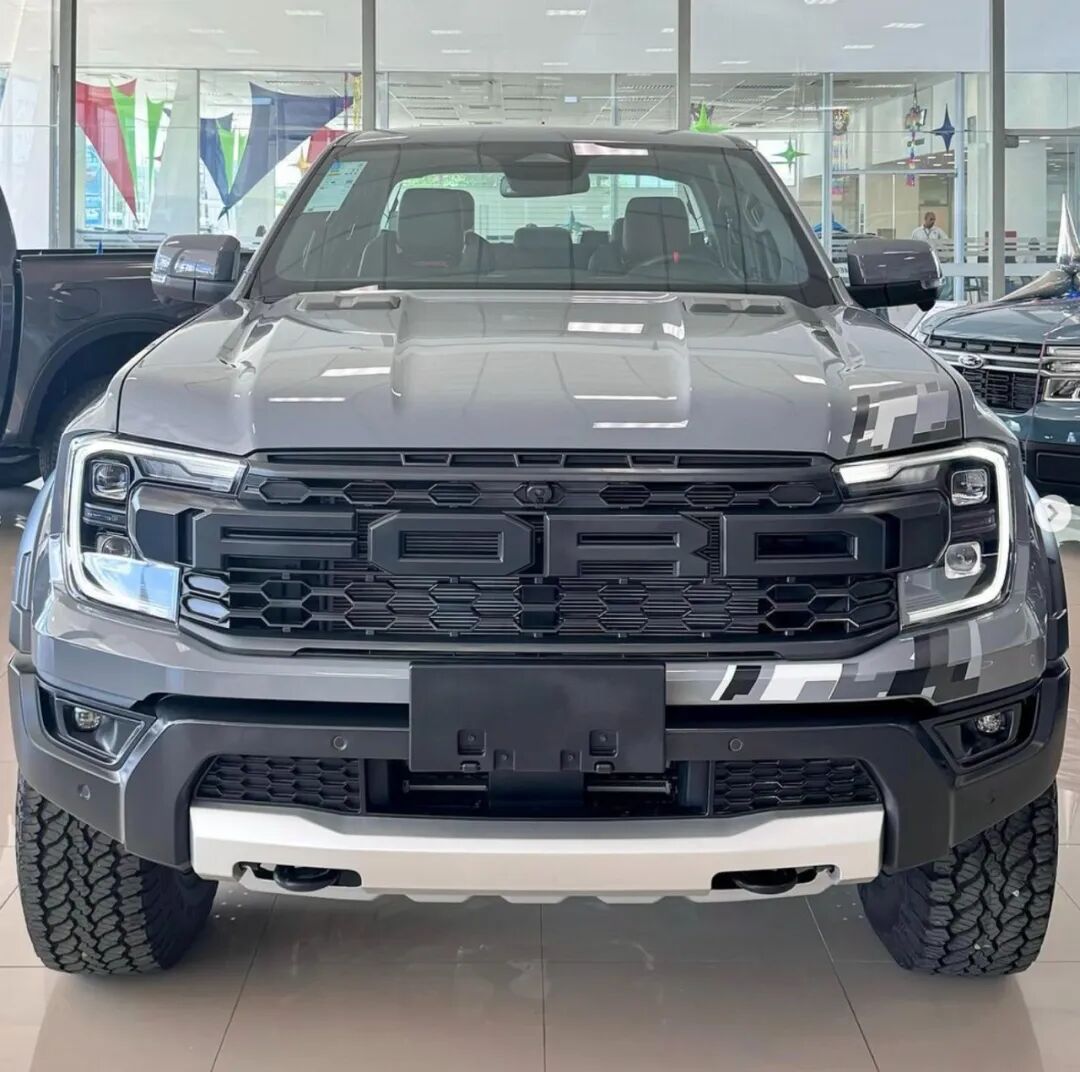 2024款福特ranger猛禽到店实拍,造型霸气,配3.0t 10at