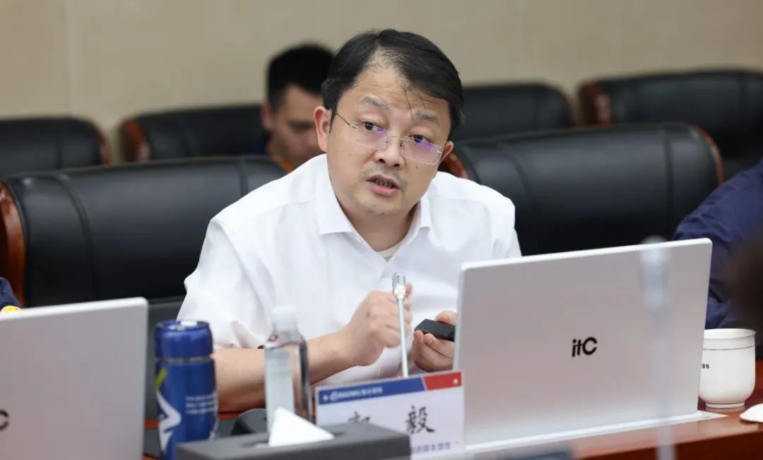 中国宝武陈德荣投入一亿元一百个人一百亩地建一百万吨的钢厂建一百个