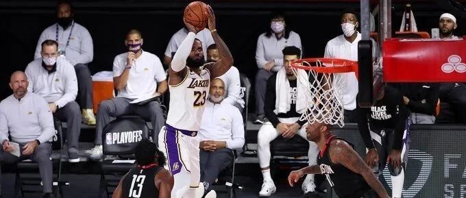 湖人112-102战胜火箭：詹姆斯创两项里程碑；隆多获称赞