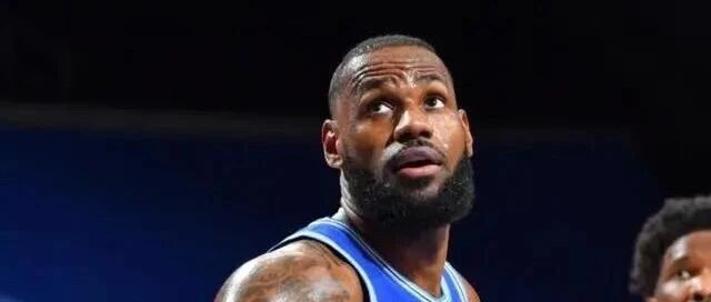 詹姆斯谈庆祝动作：我36岁了，心脏无法承受两个加时了