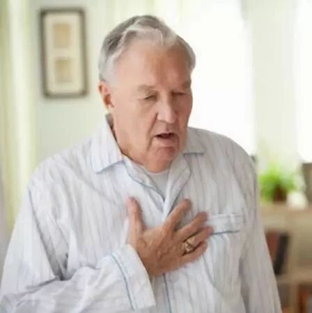 天热胸闷难受？分清真假心脏病