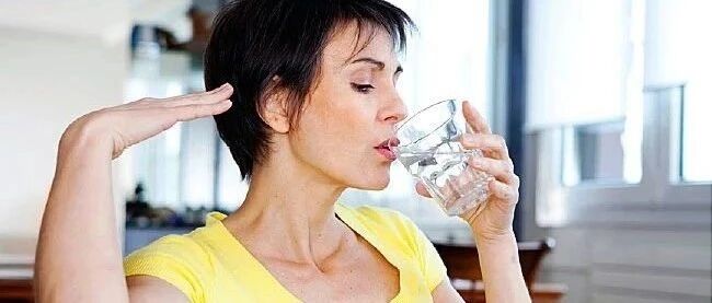 天气热是“hot”, 那“天气闷”英语怎么说呢？