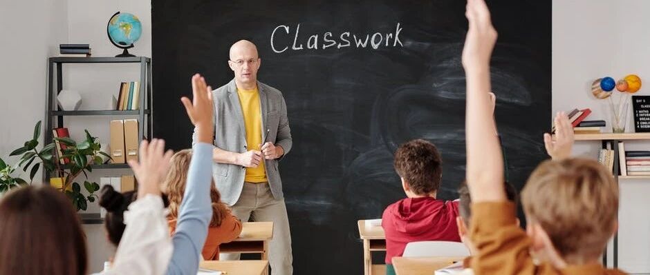 千万别把“老师”叫成"teacher"！老外不会这样说！