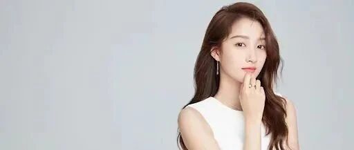 关晓彤热恋5年后，被杨澜夸赞再上热搜：所有的天才，都是蓄谋已久！