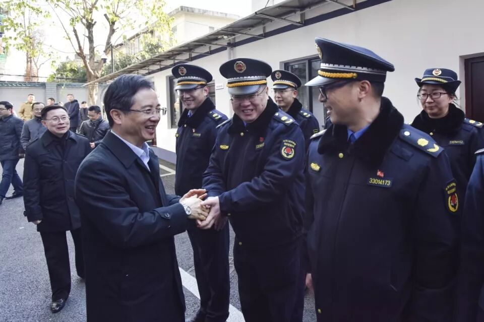 



周江勇向全市人民致以新年的美好祝愿：跑出更好成绩 创造更好生活
