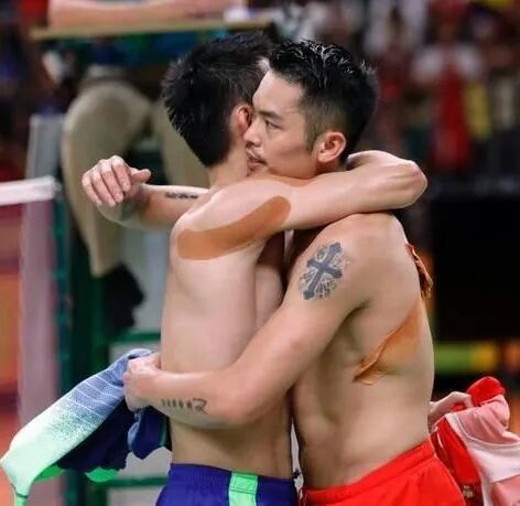 挥手与「超级丹」作别，爷的青春结束了。