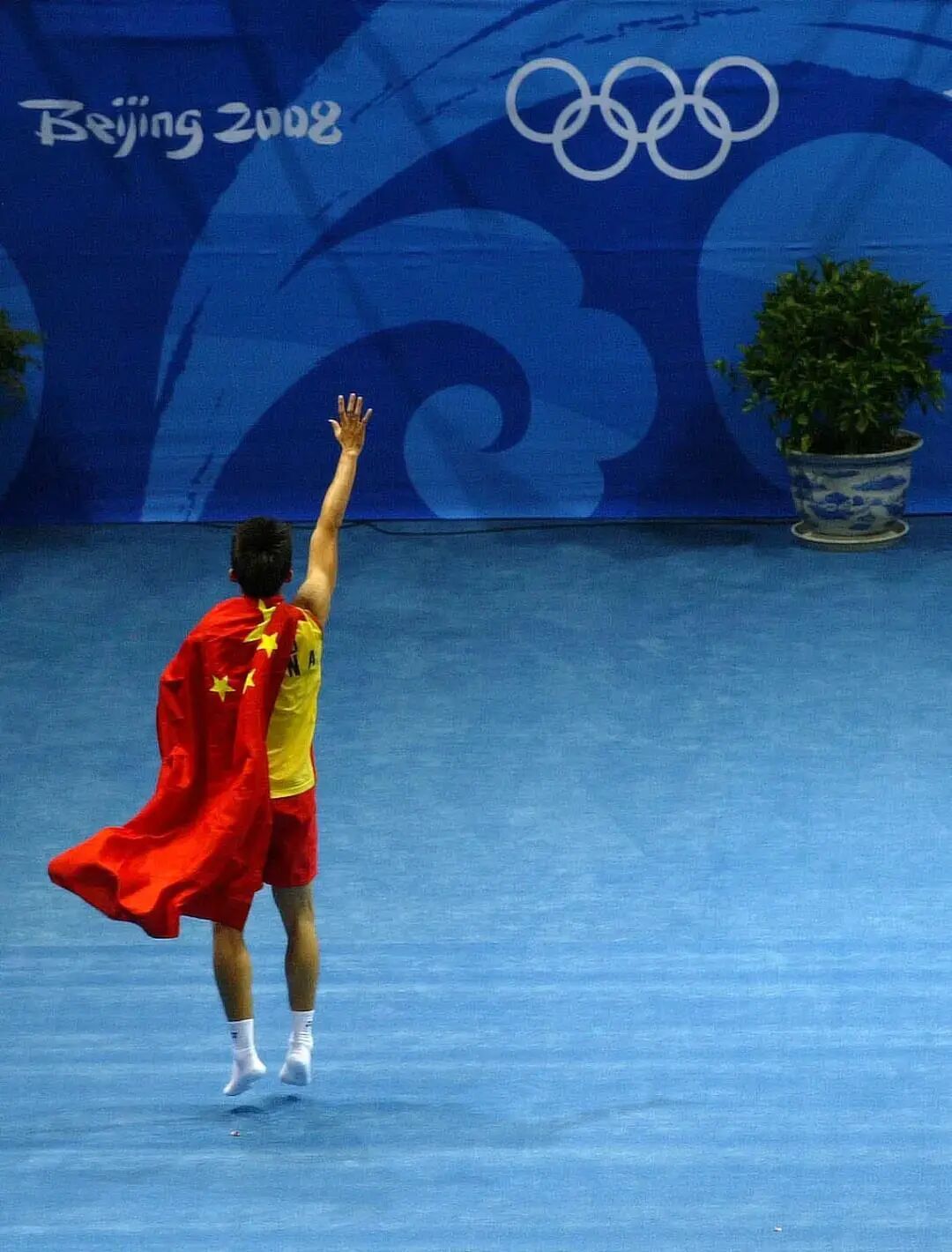 挥手与「超级丹」作别，爷的青春结束了。