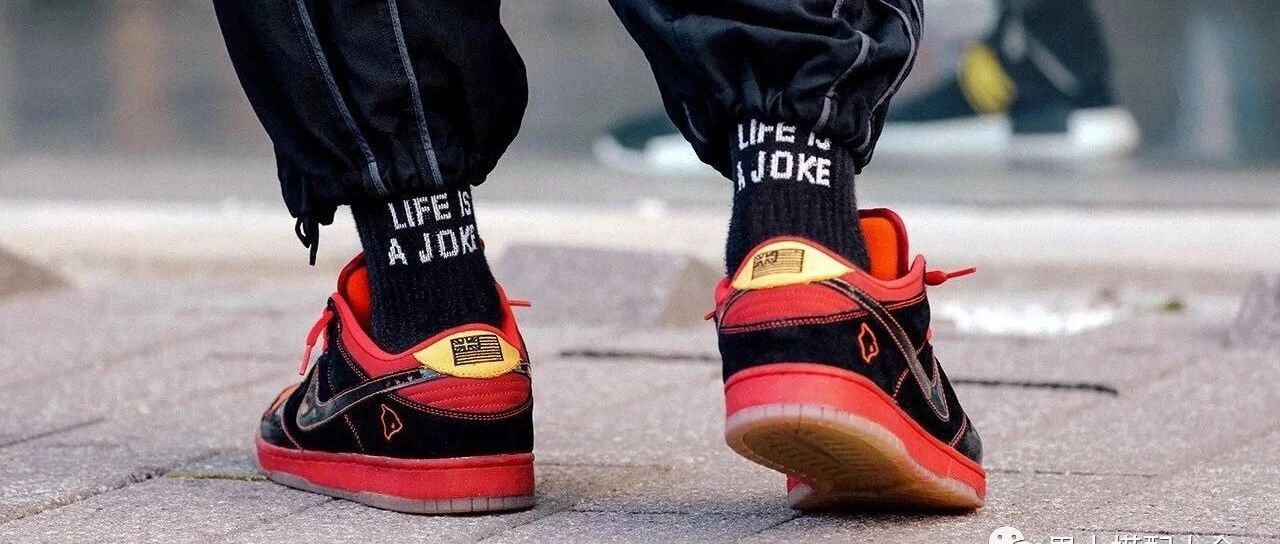 怎么利用袜子增加冬季造型亮点？