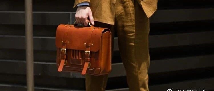 男人在约会时背什么包会更容易获得女生好感？