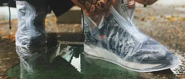 暴雨天让鞋子快报废了？5个妙招，还你一双干净球鞋！