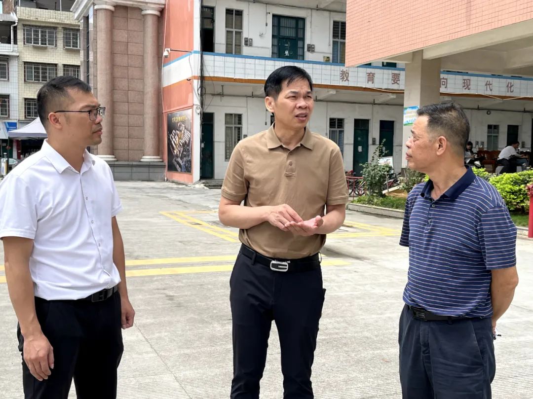 钟云到河池高级中学等考点检查今年高考考前准备工作