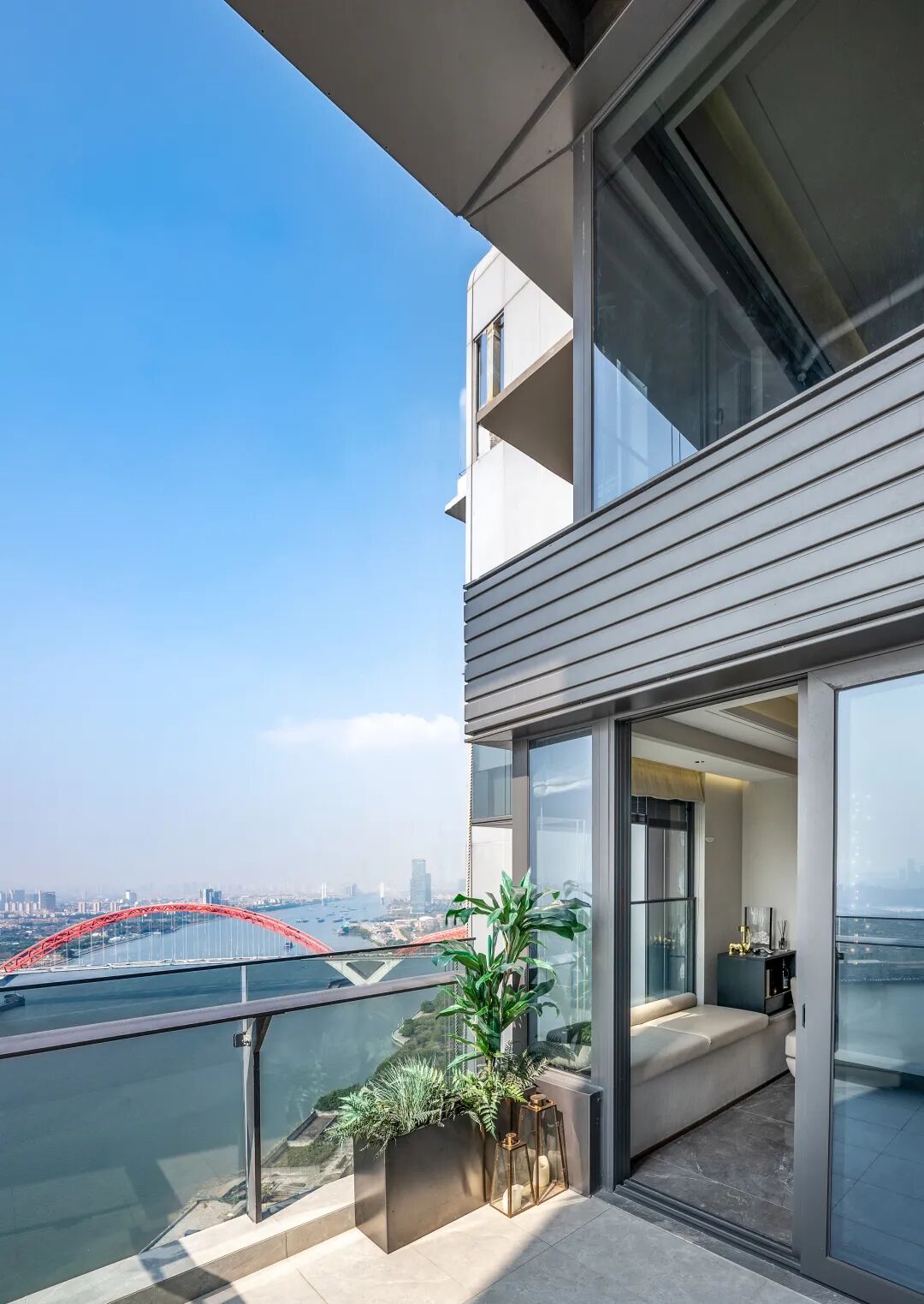 广州江景房海珠【越秀天悦江湾】总价千万，四房全南望江！