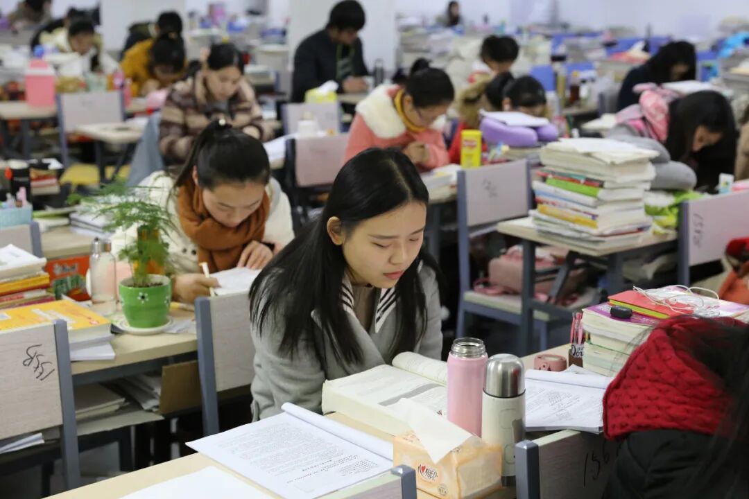 现在的大学生,为何幼稚得像个孩子?